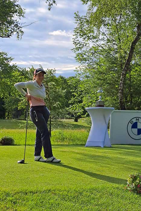 Amélie Gras au départ du 1 du golf club de Lyon