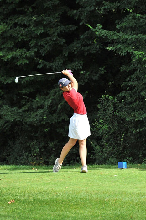 Amélie fer en main sur un par 3