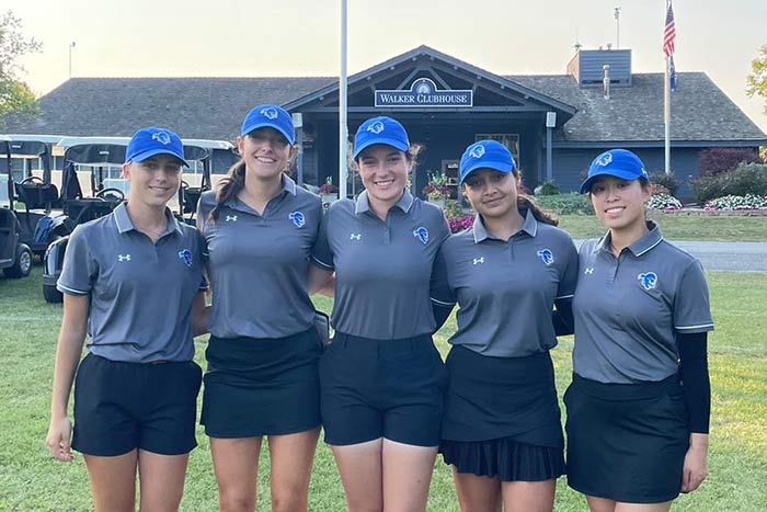 Amélie gras au tournoi de Princeton avec son équipe de Seton Hall